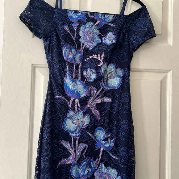 Mini Floral Lacey guess dress - Picture 1 of 4